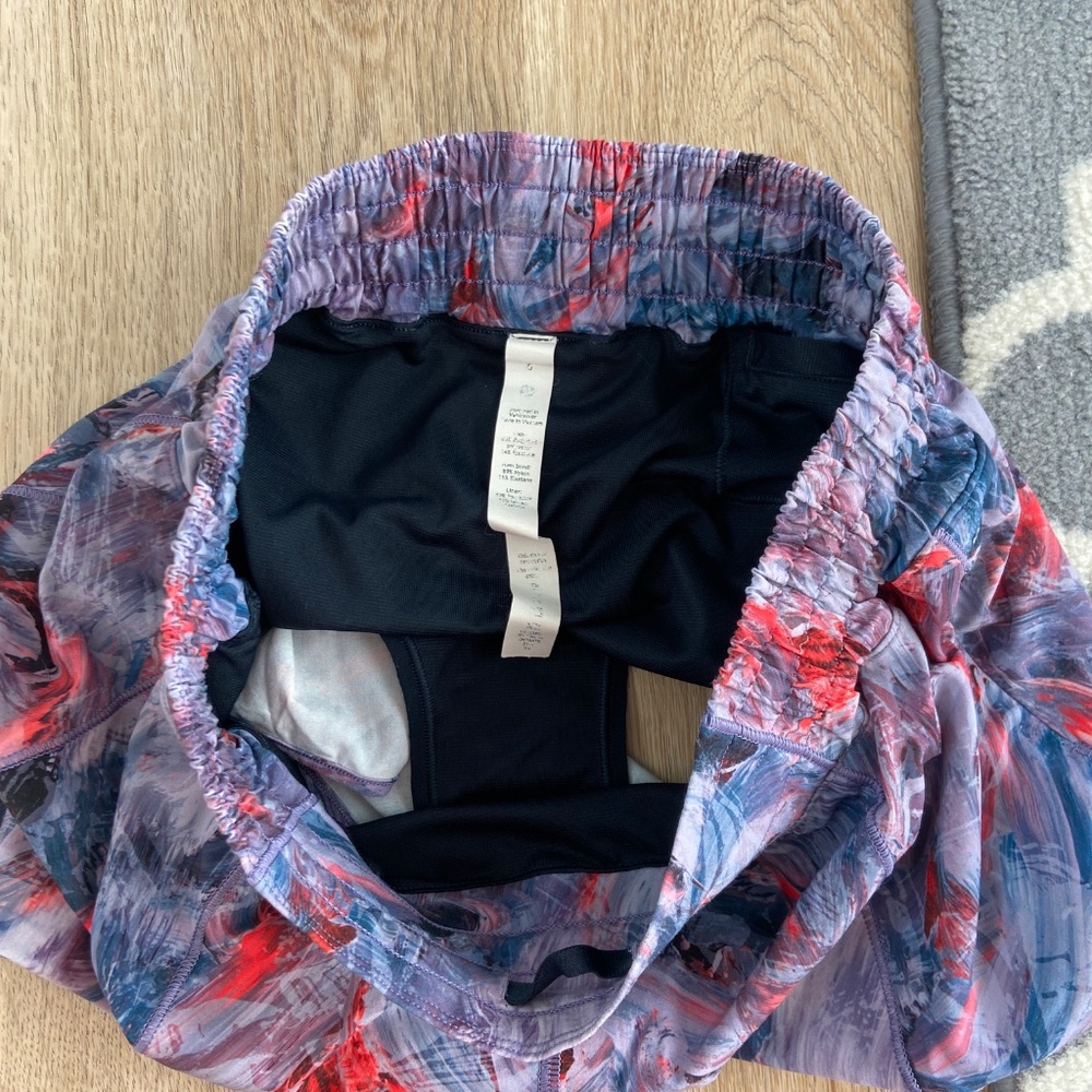 Lululemon Hotty Hot High-Rise Lined Short 2.5” - Picture 6 of 6